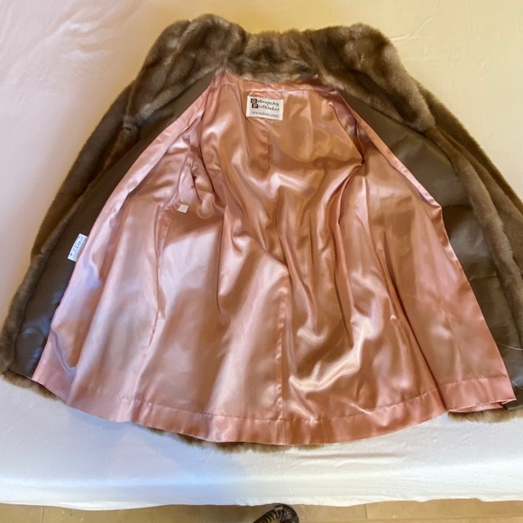 Luxurious, soft and cuddly faux fur coat - Picture 3 of 5